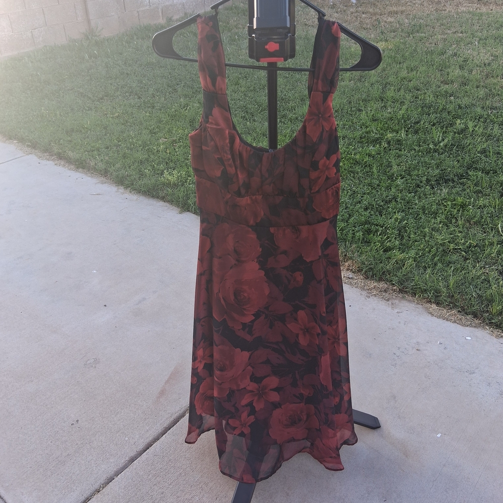 Floral Sleeveless A-Line Dress in Burgundy and Black Plus Purse And Wallet